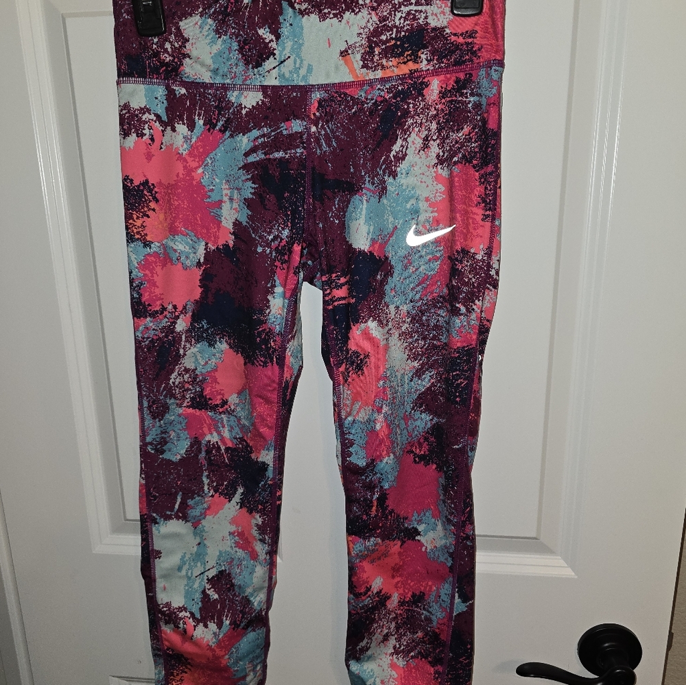 Nike Dri-Fit Splatter Cropped Athletic Leggings